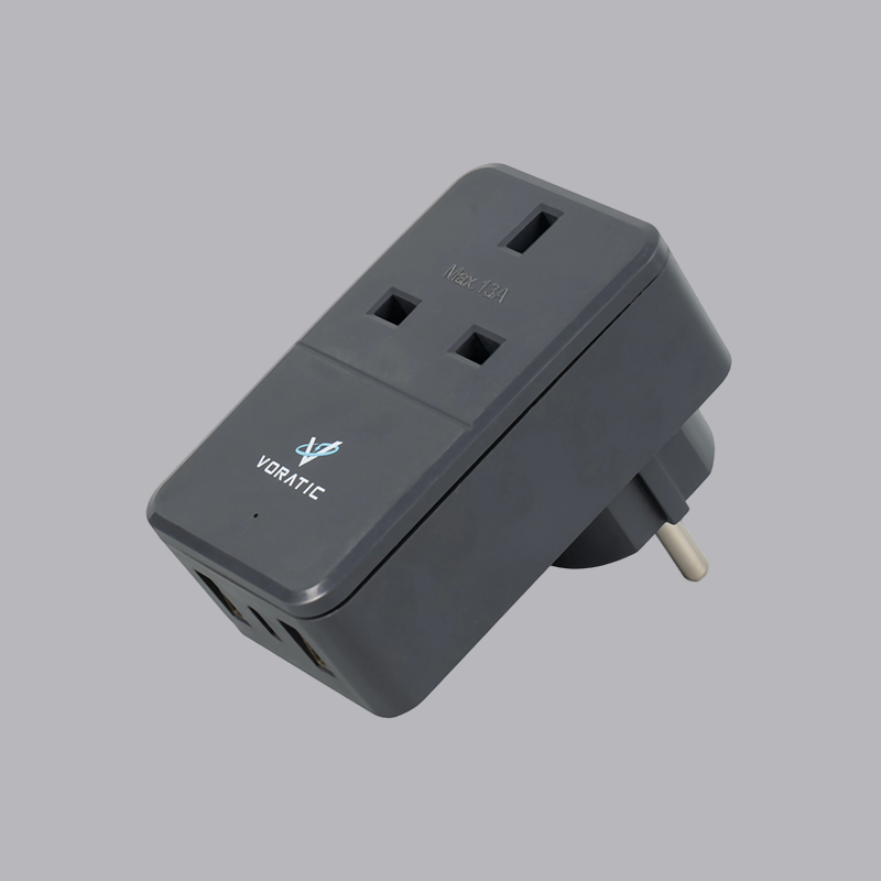 VT-925-DE UK-Saksaan, 1 pistorasia, 2 USB-porttia, 1 TypeC-porttisovitin