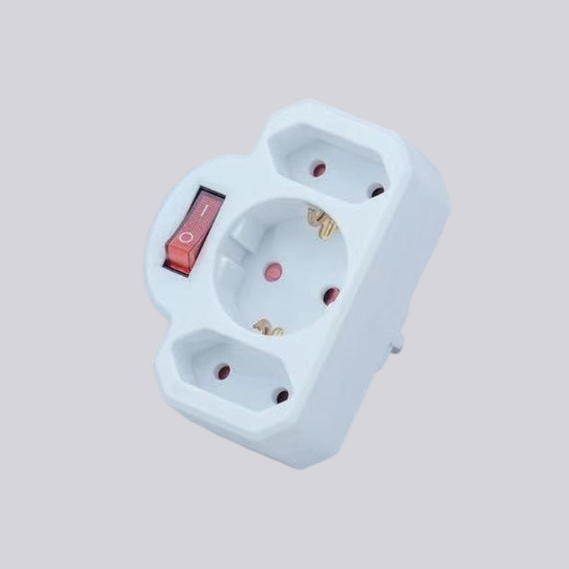 G01-01/2K saksalainen tyyppi yksi pyöreä pistoke, kaksi litteää pistoketta, kytkinadapterilla